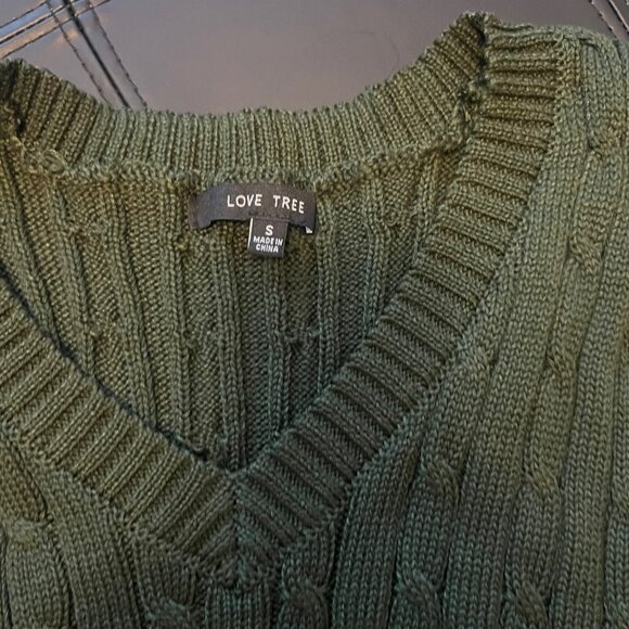 Love Tree Green cable knit vest size small - Picture 3 of 3